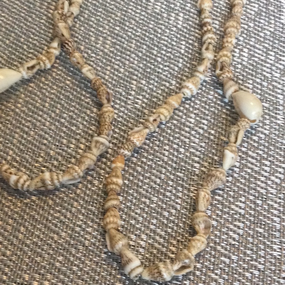 2-Puka Sea Shell Necklace‼️2-Left - Picture 4 of 6